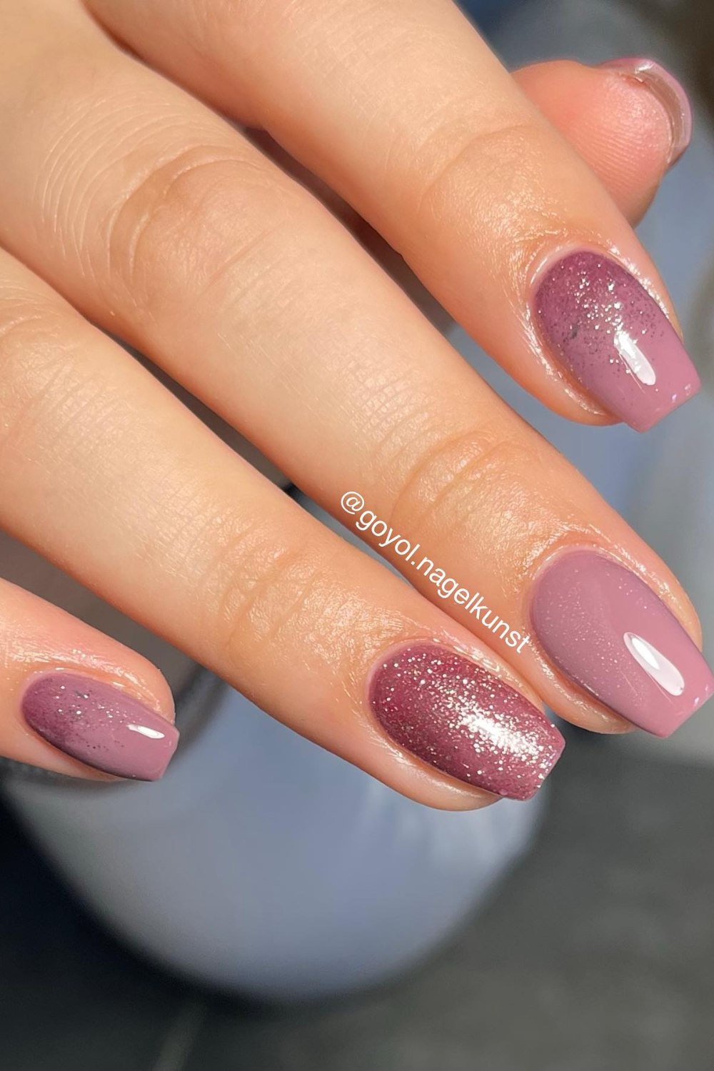Glitter Mauve Accent Nail