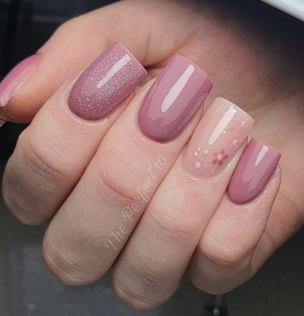 Alternating Solid and Patterned Nails